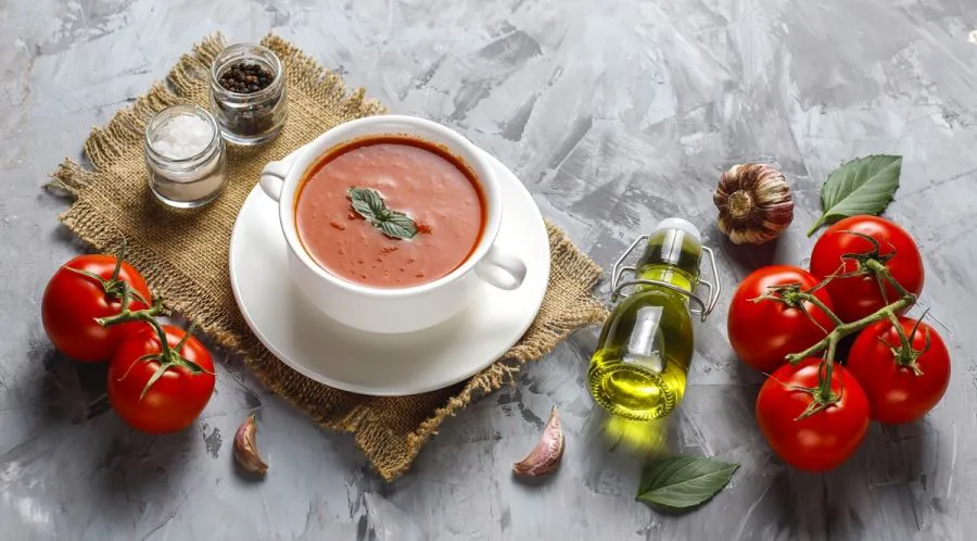 İspanyol Mutfağının Vazgeçilmez Lezzeti Gazpacho Çorbası Tarifi