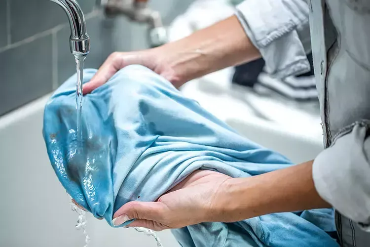 Baskılı Tişörtlerdeki Lekeler Nasıl Çıkar? Pratik Temizleme Yöntemleri