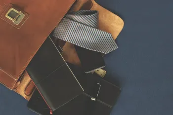 "Deri Ürünlerde Zamanla Oluşan Lekeleri Giderme"